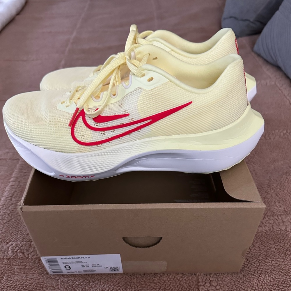 Nike zoom fly 5 women size 9